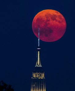 UniquePhoto-Moon-over-NYC