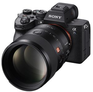 10 enthusiast mirrorless cameras -tipa world awards 2021 broad spectrum mirrorless cameras Sony-Alpha-7S-III_SEL135F18GM_right